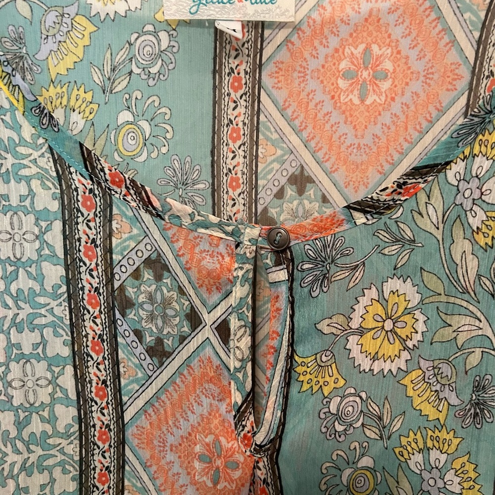 Beautiful patchwork style top - Picture 3 of 4